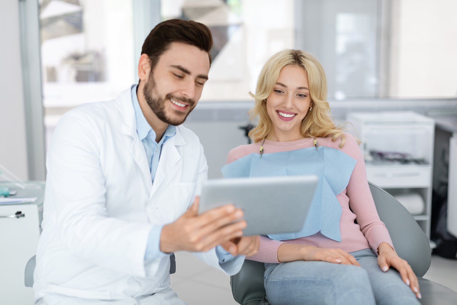 Consulta del Dr. Cortés — conversación con el paciente